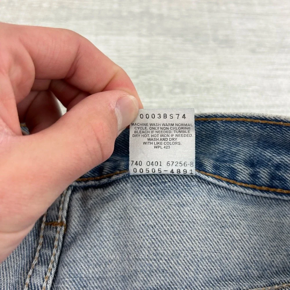 Vintage 90s Levis 505‎ Jeans Size 33x34 Blue Light Wash Regular Fit Straight Leg